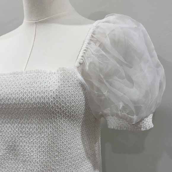 Alice + Olivia White Textured Puff Sleeve Blouse Smocked Top - Size Large - Picture 6 of 10